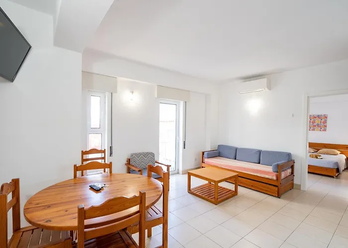 Edificio Sequeira - Local By Umbral Apartment *